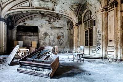 Lee Plaza Hotel, Detroit, Mich. Constructed in 1929, closed in the early 1990’s.… Read more »