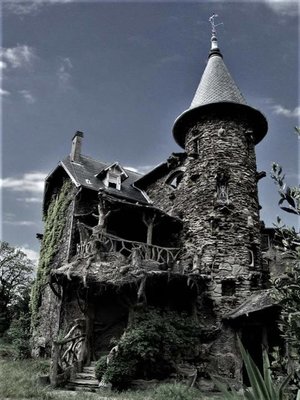 Maison de Sorcière Avec Ciel d’orage, France.jpg