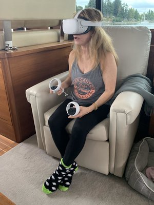 Roberta messing with VR.